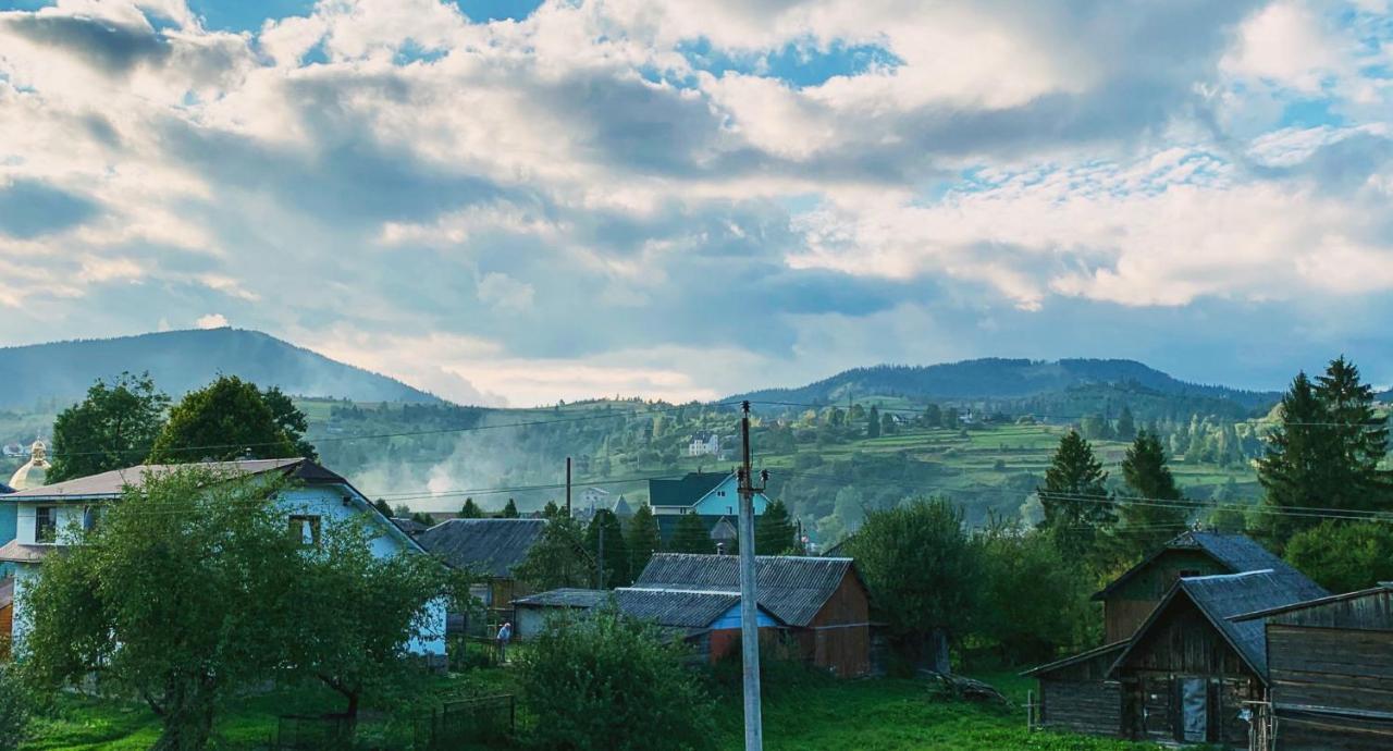 Hotel Ніч Над Карпатами à Slavsko Extérieur photo