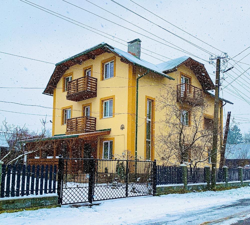 Hotel Ніч Над Карпатами à Slavsko Extérieur photo