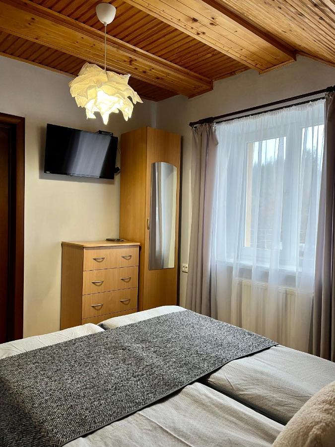 Hotel Ніч Над Карпатами à Slavsko Extérieur photo