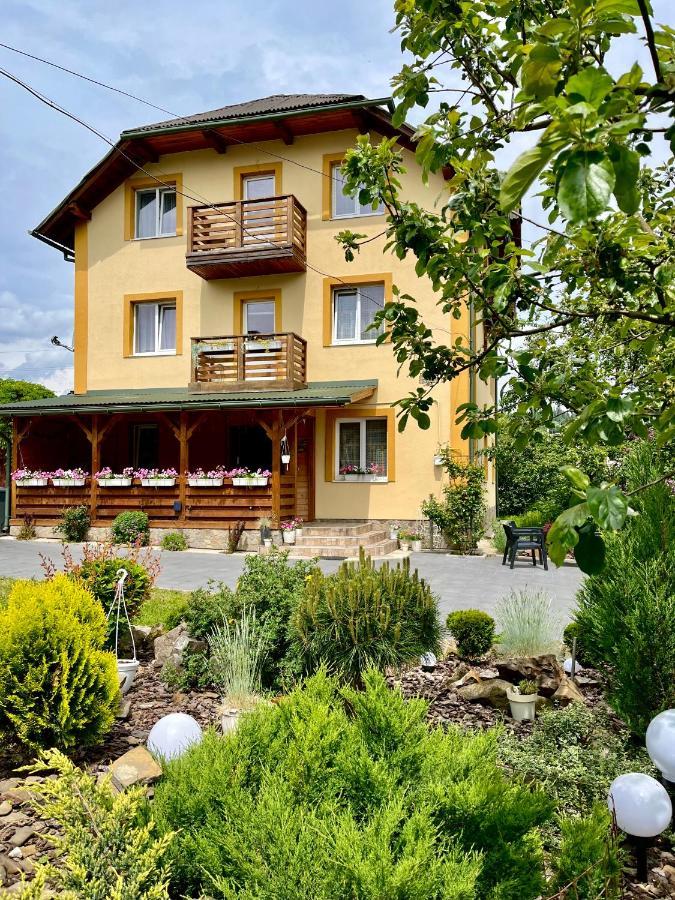 Hotel Ніч Над Карпатами à Slavsko Extérieur photo
